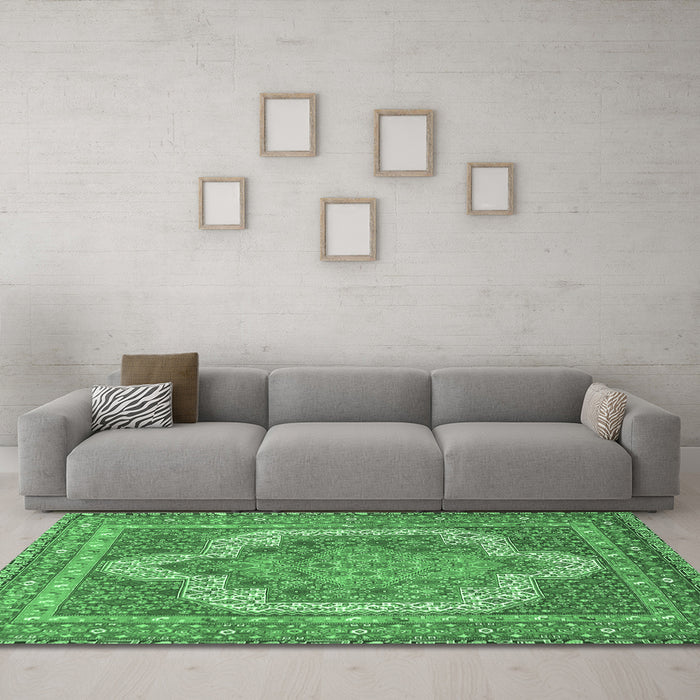 Machine Washable Medallion Emerald Green Traditional Area Rugs in a Living Room,, wshtr3025emgrn