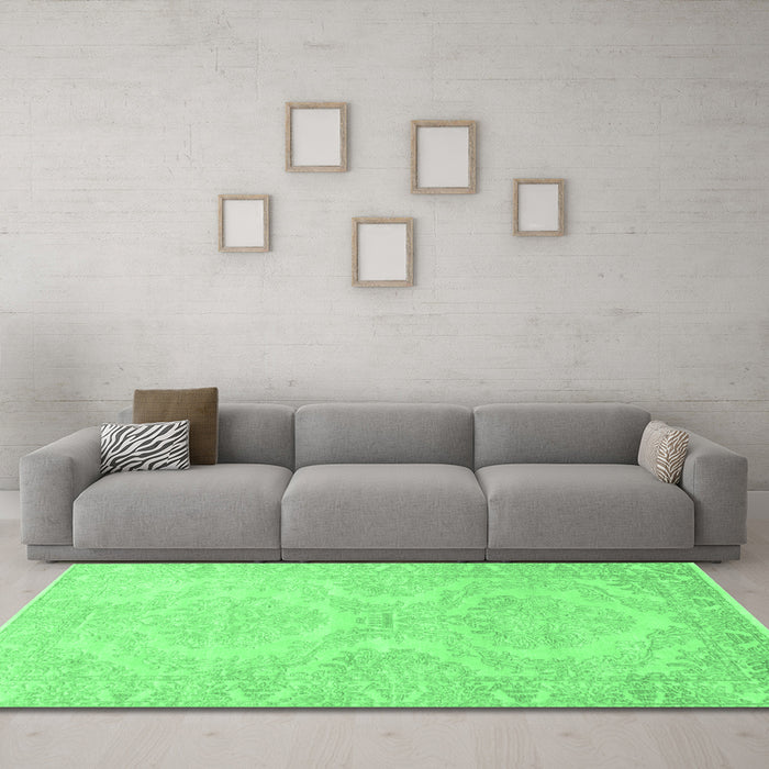 Machine Washable Persian Emerald Green Traditional Area Rugs in a Living Room,, wshtr3026emgrn