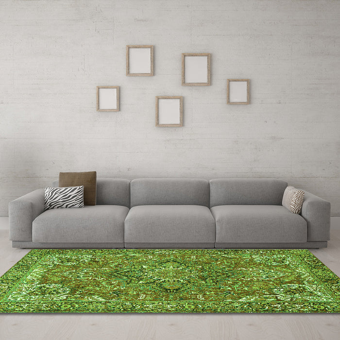 Machine Washable Persian Green Traditional Area Rugs in a Living Room,, wshtr3027grn