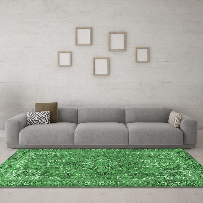 Machine Washable Persian Emerald Green Traditional Area Rugs in a Living Room,, wshtr3027emgrn