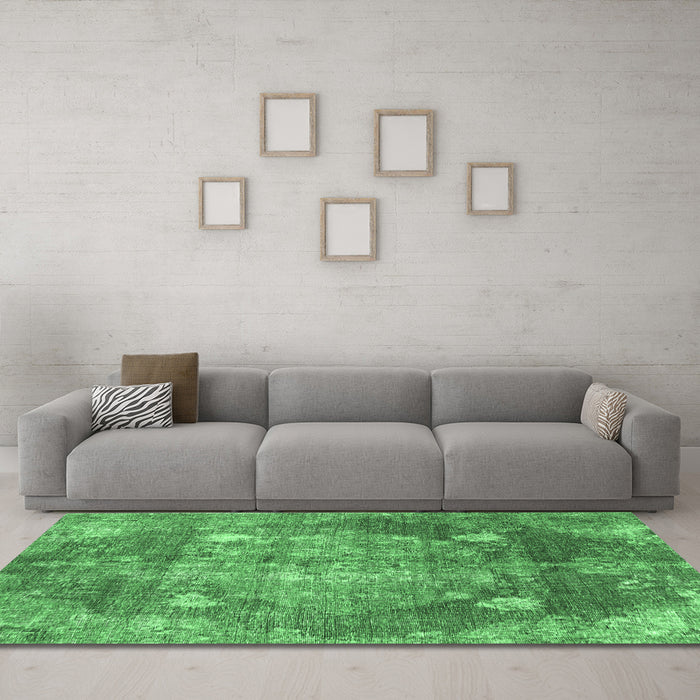 Machine Washable Persian Emerald Green Traditional Area Rugs in a Living Room,, wshtr3028emgrn