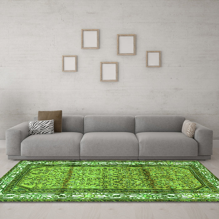 Machine Washable Persian Green Traditional Area Rugs in a Living Room,, wshtr3030grn