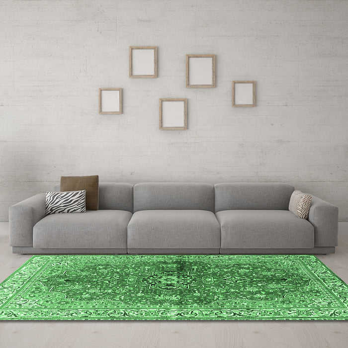 Machine Washable Persian Emerald Green Traditional Area Rugs in a Living Room,, wshtr3031emgrn