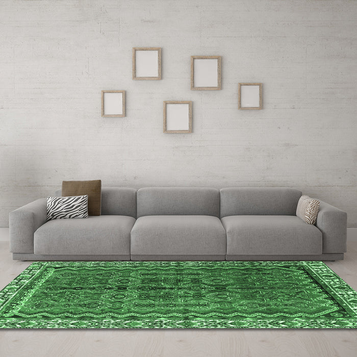 Machine Washable Persian Emerald Green Traditional Area Rugs in a Living Room,, wshtr3032emgrn