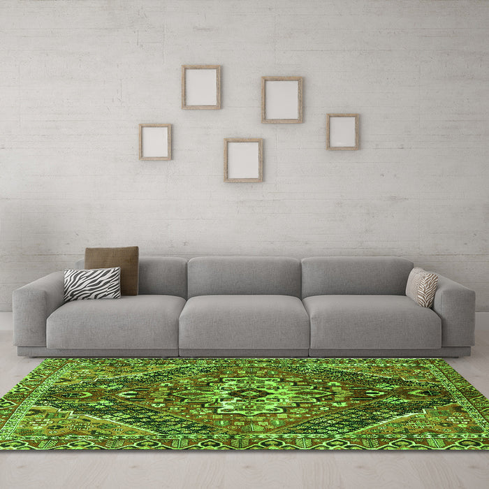 Machine Washable Persian Green Traditional Area Rugs in a Living Room,, wshtr3033grn