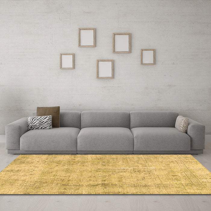 Machine Washable Persian Brown Traditional Rug in a Living Room,, wshtr3035brn