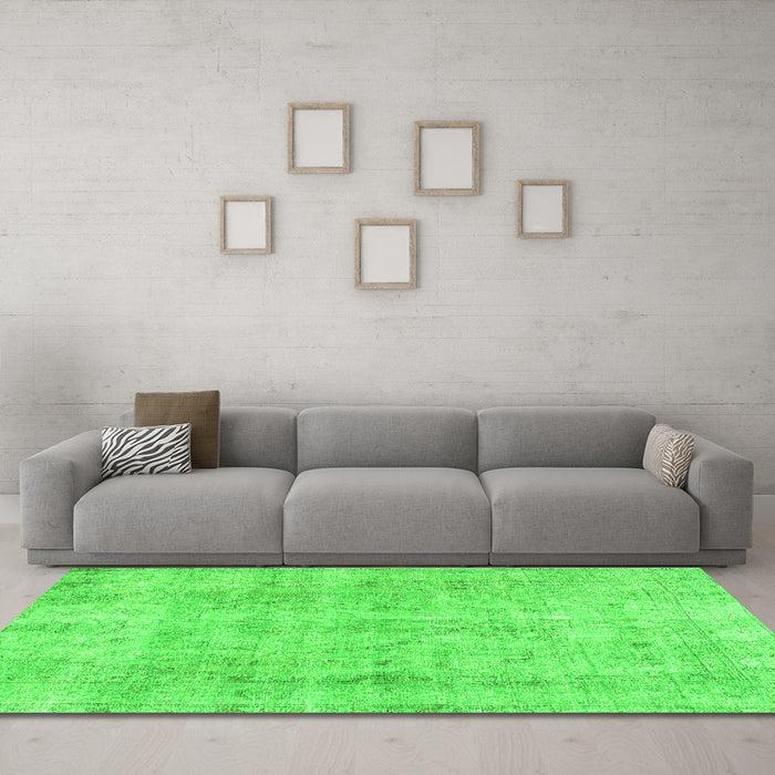 Machine Washable Persian Green Traditional Area Rugs in a Living Room,, wshtr3035grn