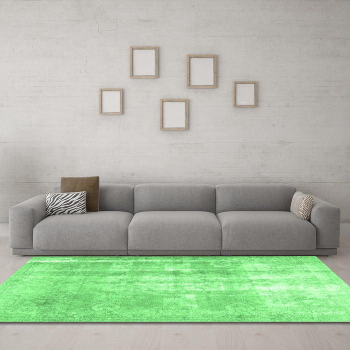 Machine Washable Persian Emerald Green Traditional Area Rugs in a Living Room,, wshtr3037emgrn