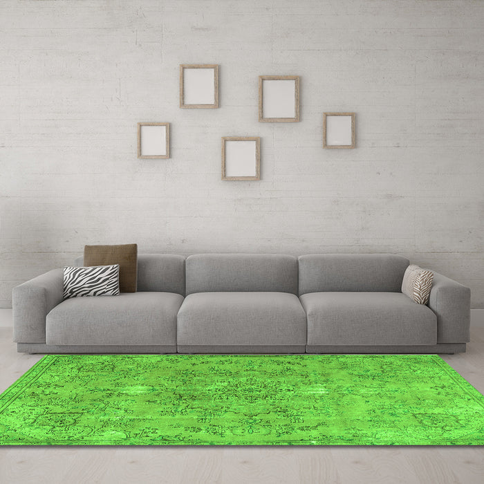 Machine Washable Persian Green Traditional Area Rugs in a Living Room,, wshtr3038grn
