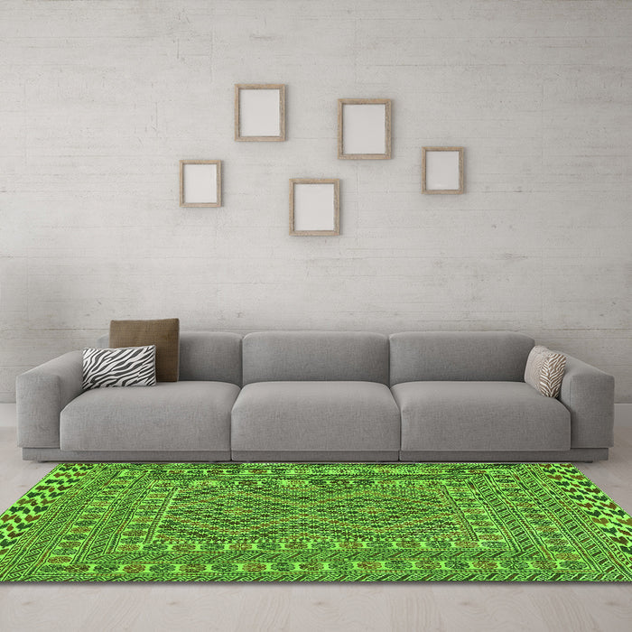 Machine Washable Persian Green Traditional Area Rugs in a Living Room,, wshtr3040grn