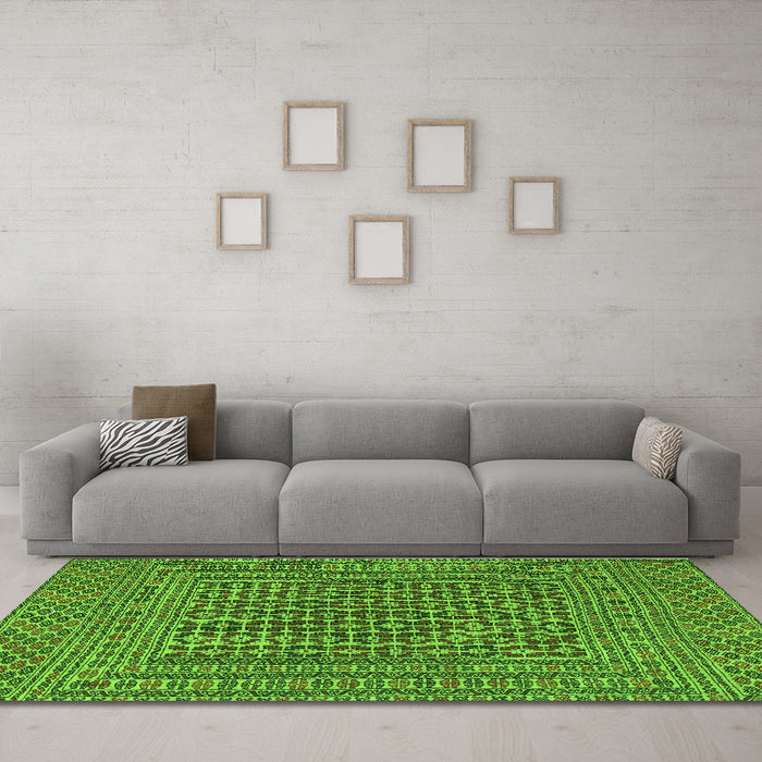 Machine Washable Persian Green Traditional Area Rugs in a Living Room,, wshtr3042grn