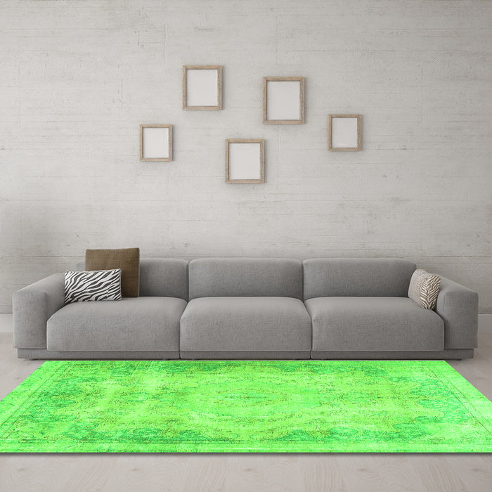 Machine Washable Persian Green Traditional Area Rugs in a Living Room,, wshtr3048grn