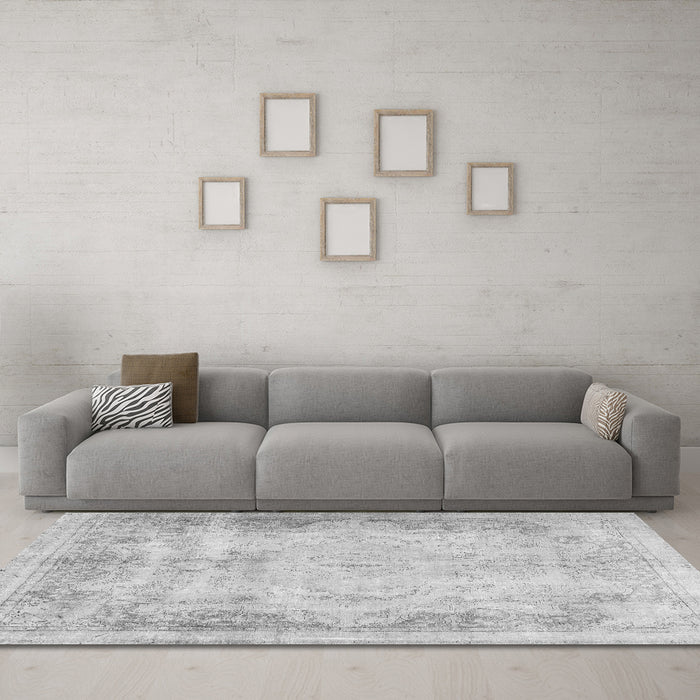 Machine Washable Persian Gray Traditional Rug in a Living Room,, wshtr3048gry