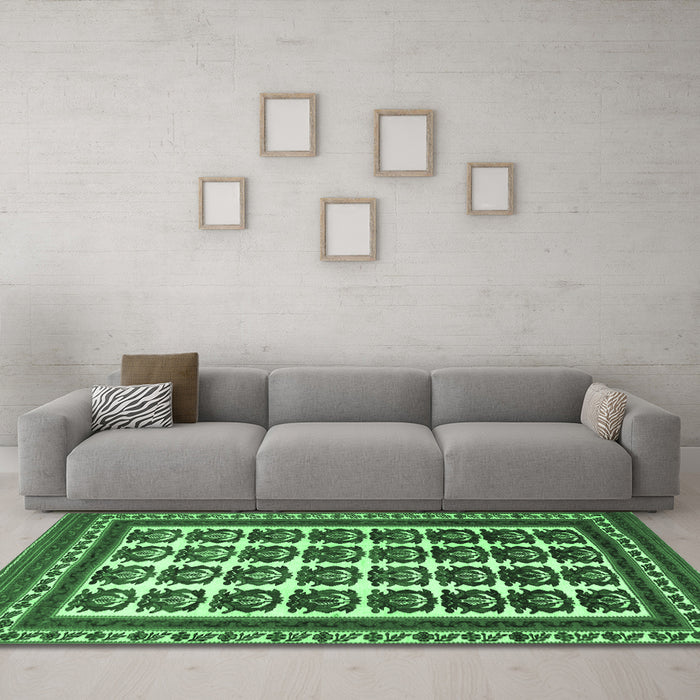 Machine Washable Persian Emerald Green Traditional Area Rugs in a Living Room,, wshtr3049emgrn