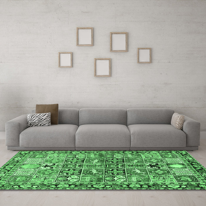 Machine Washable Persian Emerald Green Traditional Area Rugs in a Living Room,, wshtr3053emgrn