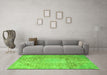 Machine Washable Persian Green Traditional Area Rugs in a Living Room,, wshtr3054grn