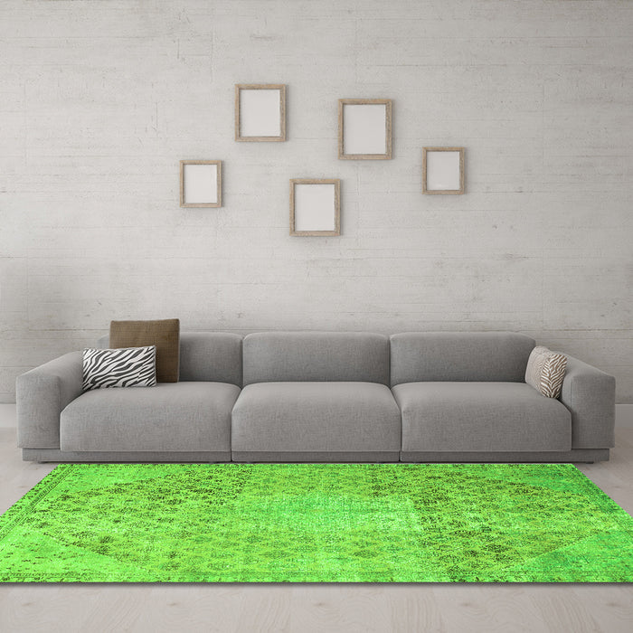Machine Washable Persian Green Traditional Area Rugs in a Living Room,, wshtr3054grn