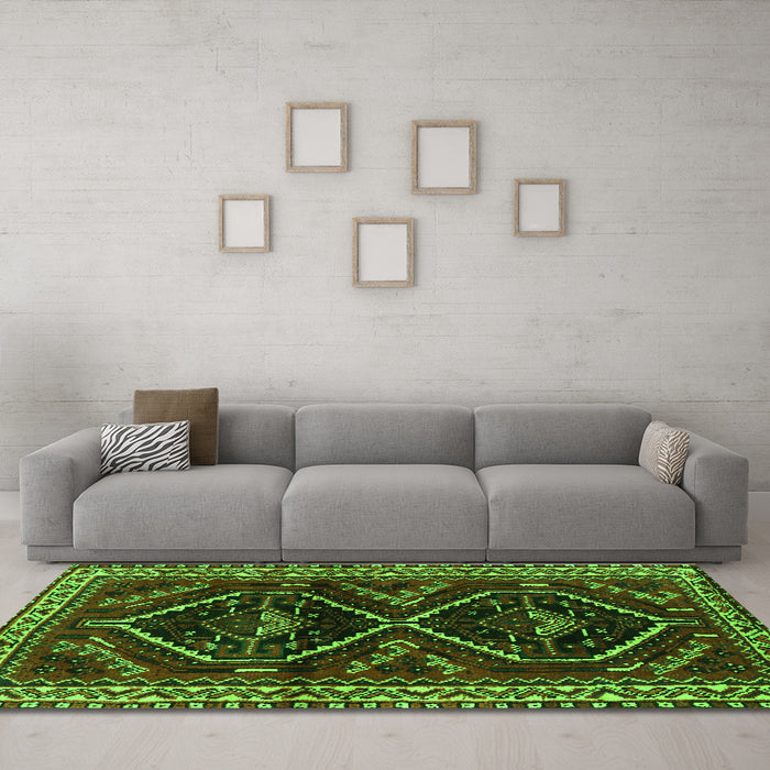 Machine Washable Persian Green Traditional Area Rugs in a Living Room,, wshtr3055grn