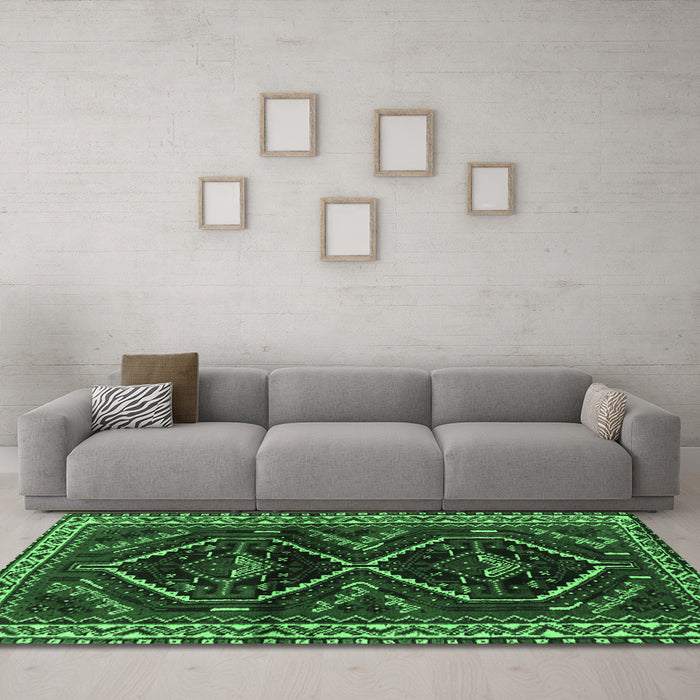 Machine Washable Persian Emerald Green Traditional Area Rugs in a Living Room,, wshtr3055emgrn