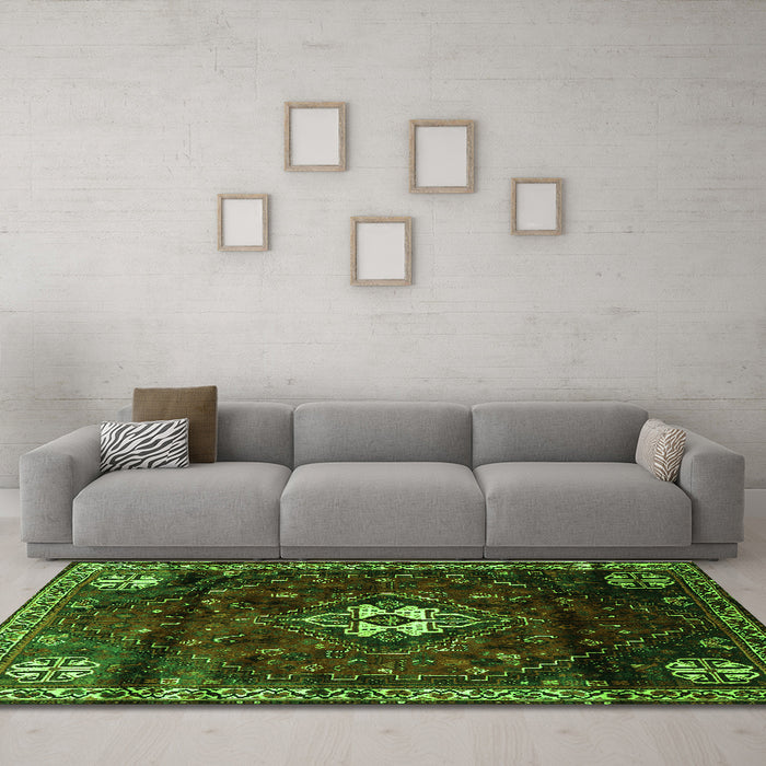 Machine Washable Persian Green Traditional Area Rugs in a Living Room,, wshtr3058grn