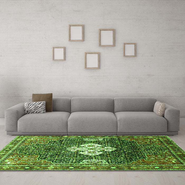 Machine Washable Persian Green Traditional Area Rugs in a Living Room,, wshtr305grn
