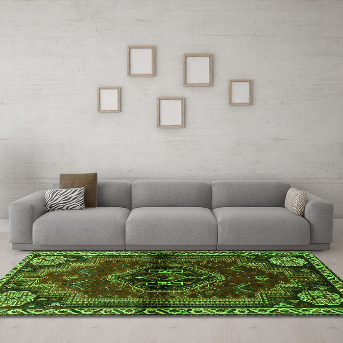 Machine Washable Persian Green Traditional Area Rugs in a Living Room,, wshtr3061grn