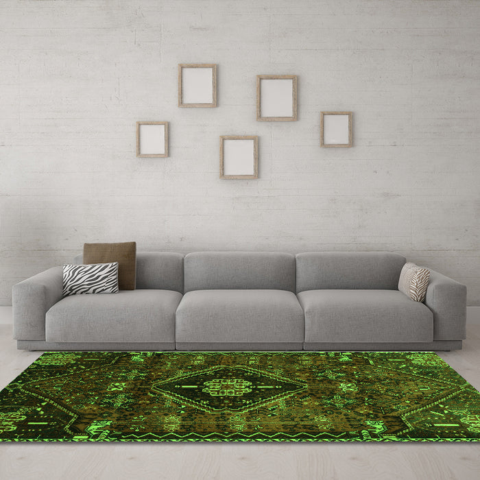 Machine Washable Persian Green Traditional Area Rugs in a Living Room,, wshtr3064grn