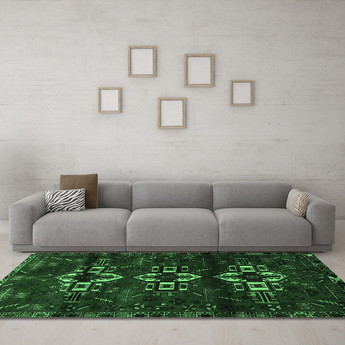 Machine Washable Persian Emerald Green Traditional Area Rugs in a Living Room,, wshtr3065emgrn