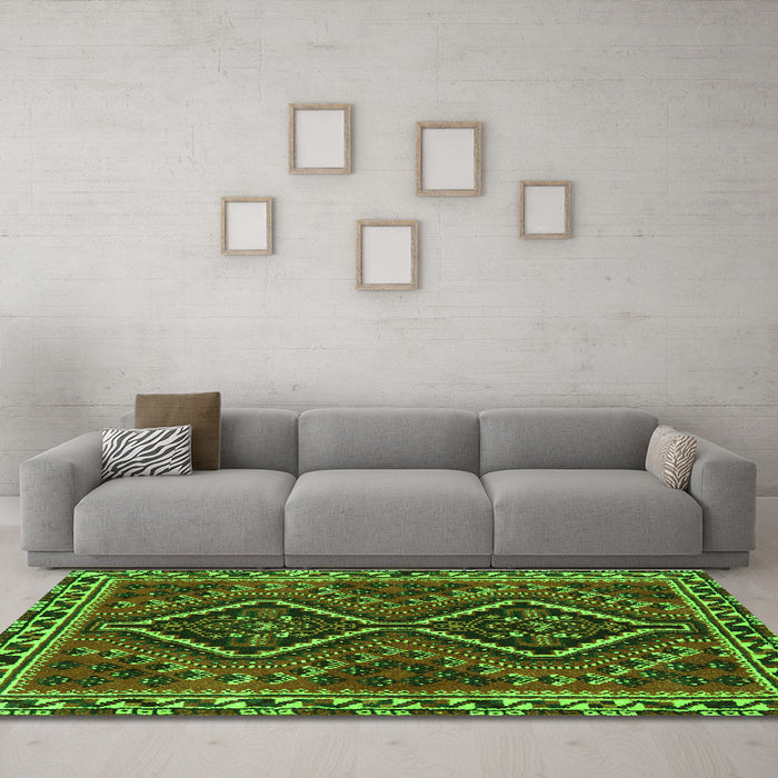 Machine Washable Persian Green Traditional Area Rugs in a Living Room,, wshtr3068grn