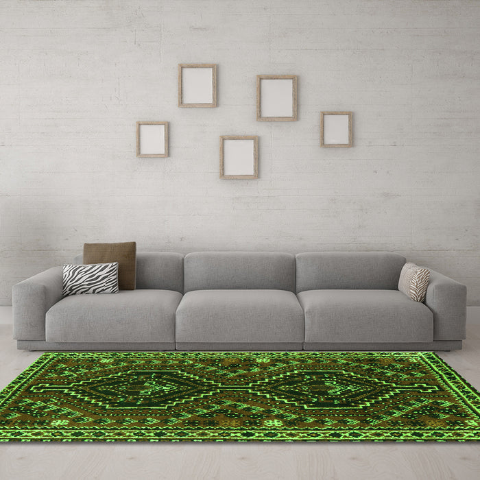Machine Washable Persian Green Traditional Area Rugs in a Living Room,, wshtr3069grn