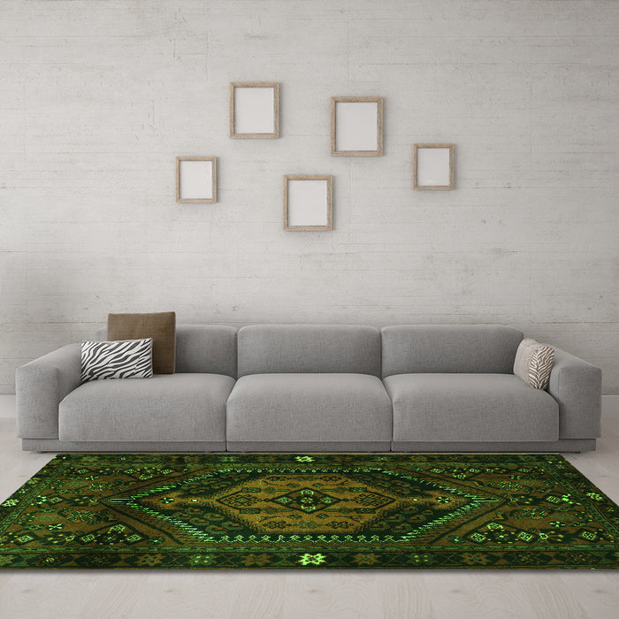 Machine Washable Persian Green Traditional Area Rugs in a Living Room,, wshtr3070grn