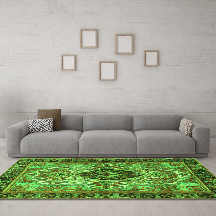 Machine Washable Persian Green Traditional Area Rugs in a Living Room,, wshtr3071grn