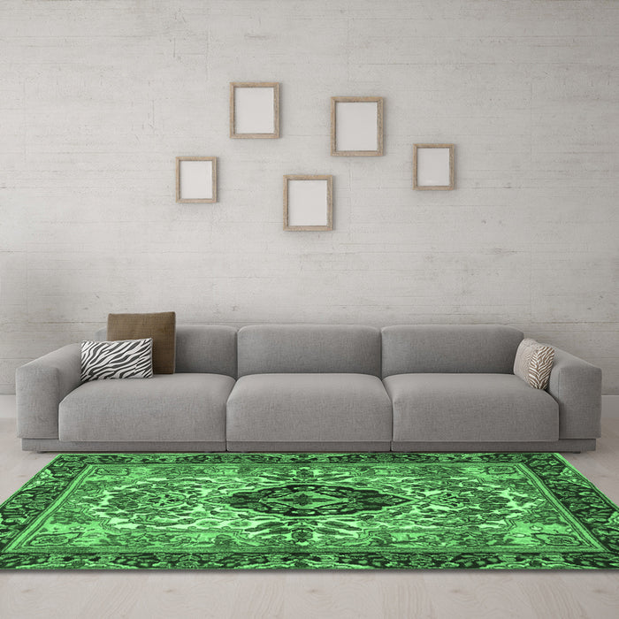 Machine Washable Persian Emerald Green Traditional Area Rugs in a Living Room,, wshtr3071emgrn