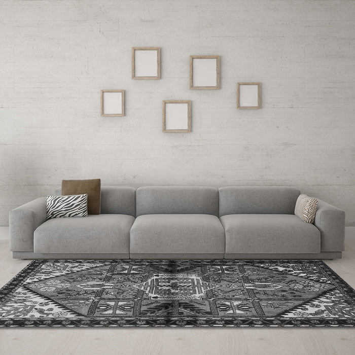 Machine Washable Persian Gray Traditional Rug in a Living Room,, wshtr3077gry