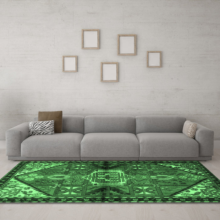 Machine Washable Persian Emerald Green Traditional Area Rugs in a Living Room,, wshtr3077emgrn