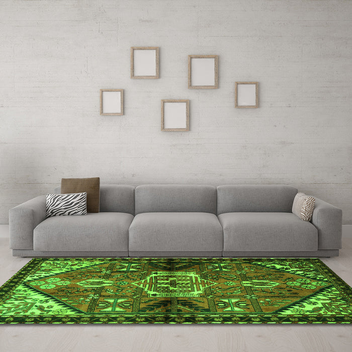 Machine Washable Persian Green Traditional Area Rugs in a Living Room,, wshtr3077grn
