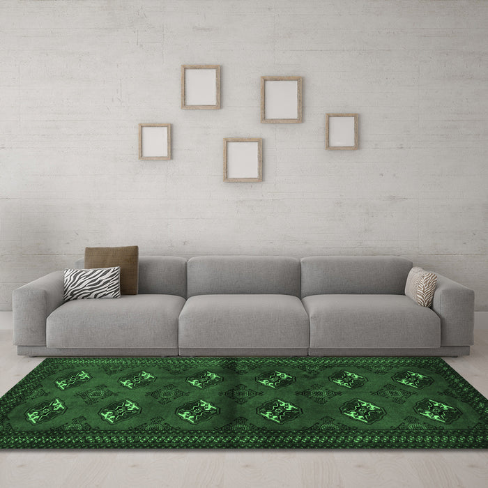 Machine Washable Persian Emerald Green Traditional Area Rugs in a Living Room,, wshtr3078emgrn