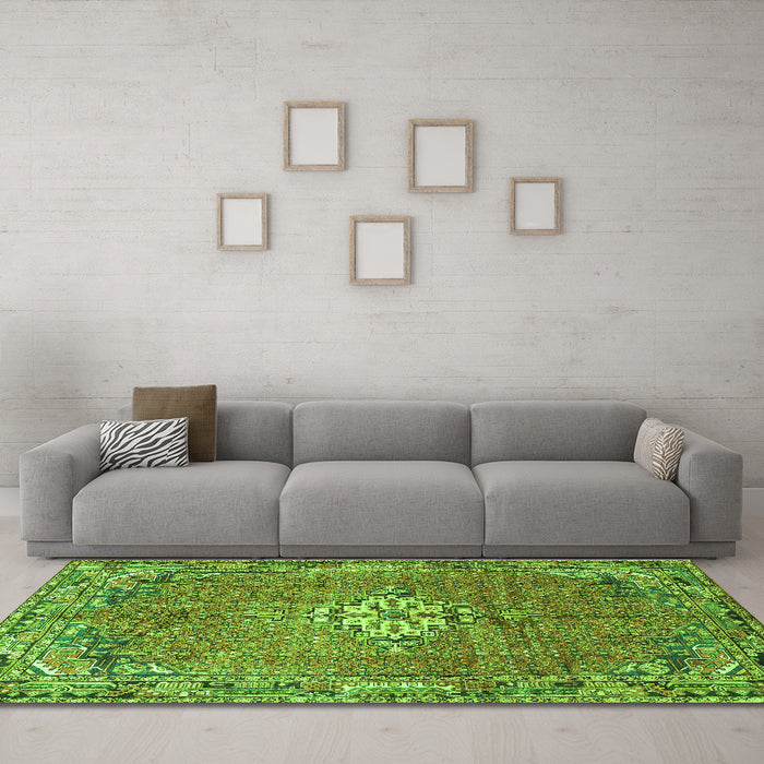 Machine Washable Persian Green Traditional Area Rugs in a Living Room,, wshtr307grn