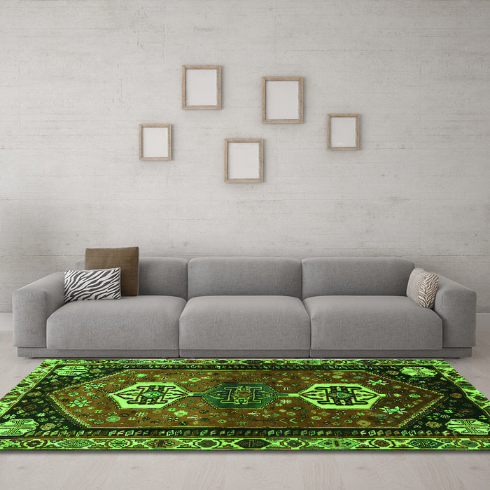 Machine Washable Persian Green Traditional Area Rugs in a Living Room,, wshtr3080grn