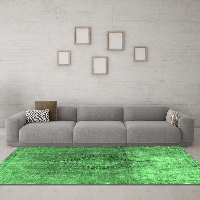 Machine Washable Persian Emerald Green Traditional Area Rugs in a Living Room,, wshtr3081emgrn