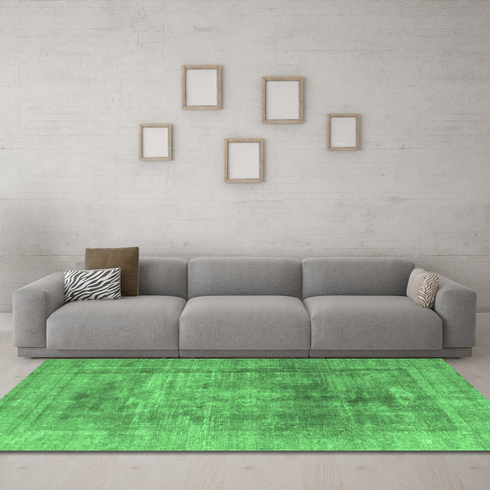 Machine Washable Persian Emerald Green Traditional Area Rugs in a Living Room,, wshtr3082emgrn