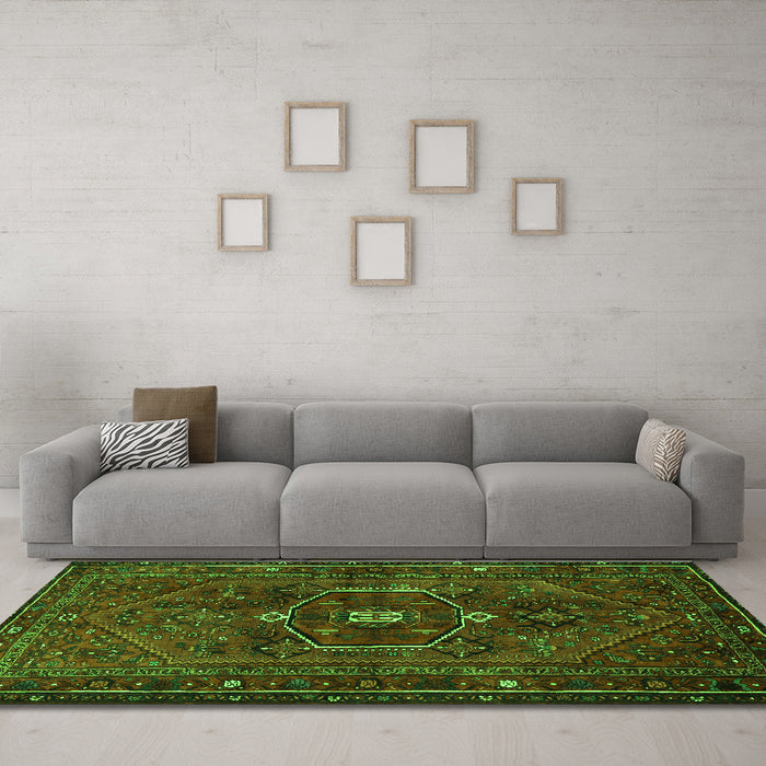 Machine Washable Persian Green Traditional Area Rugs in a Living Room,, wshtr3083grn