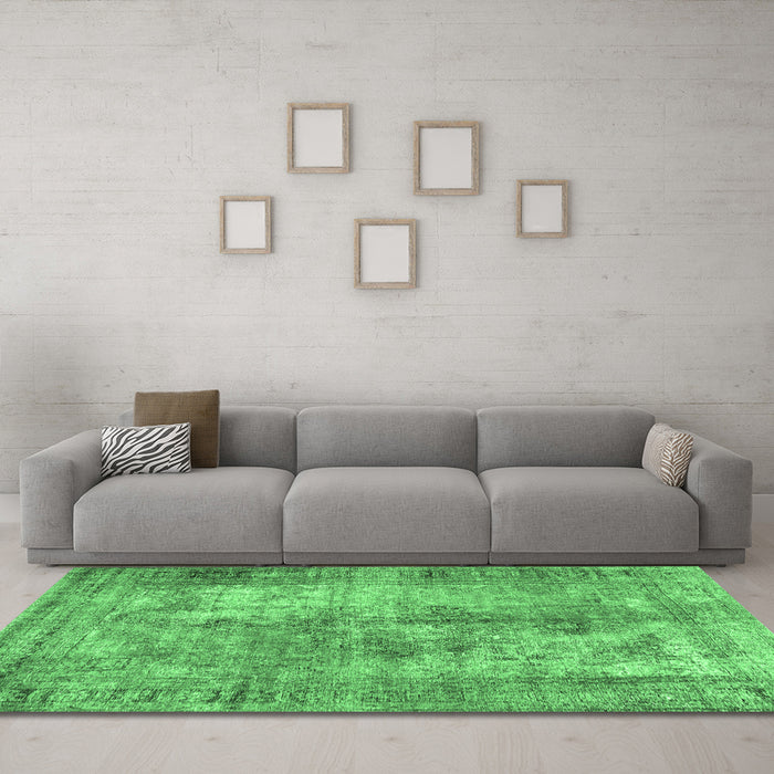 Machine Washable Persian Emerald Green Traditional Area Rugs in a Living Room,, wshtr3084emgrn
