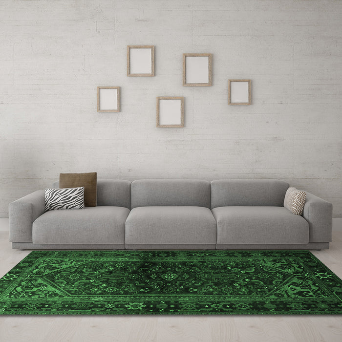 Machine Washable Persian Emerald Green Traditional Area Rugs in a Living Room,, wshtr3085emgrn