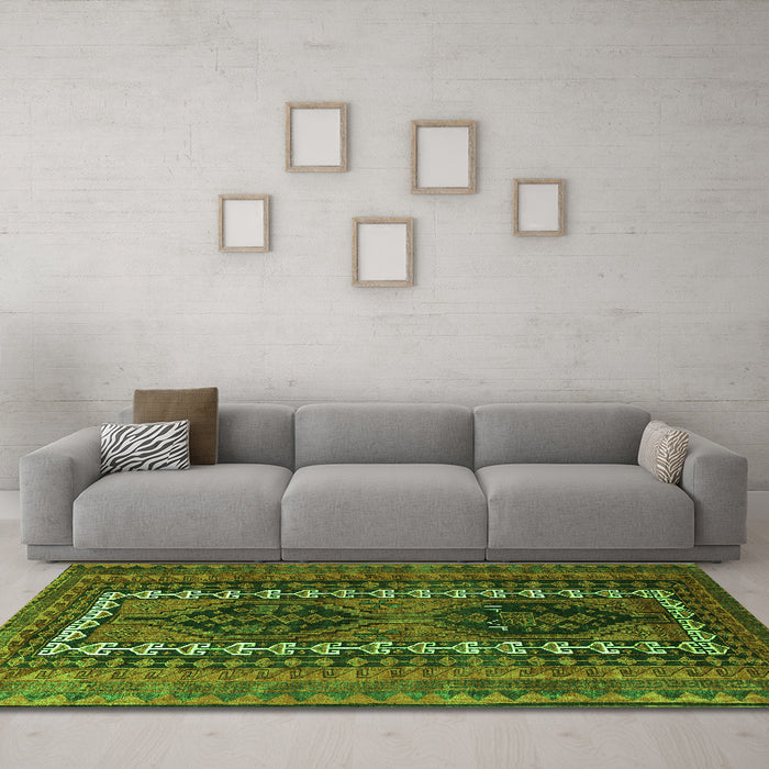 Machine Washable Persian Green Traditional Area Rugs in a Living Room,, wshtr308grn