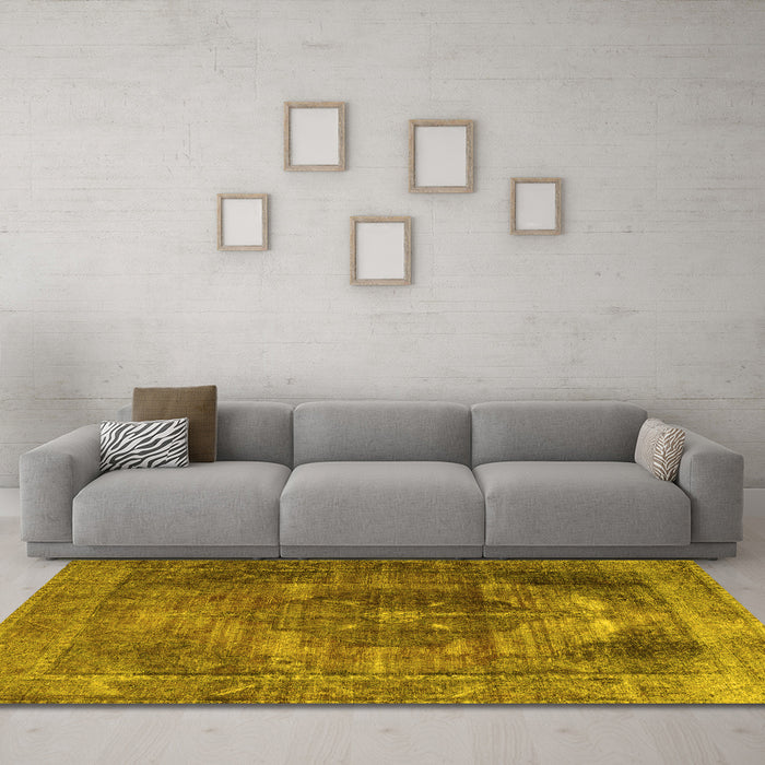 Machine Washable Persian Yellow Traditional Rug in a Living Room, wshtr3091yw
