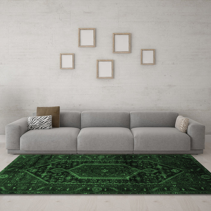 Machine Washable Persian Emerald Green Traditional Area Rugs in a Living Room,, wshtr3092emgrn