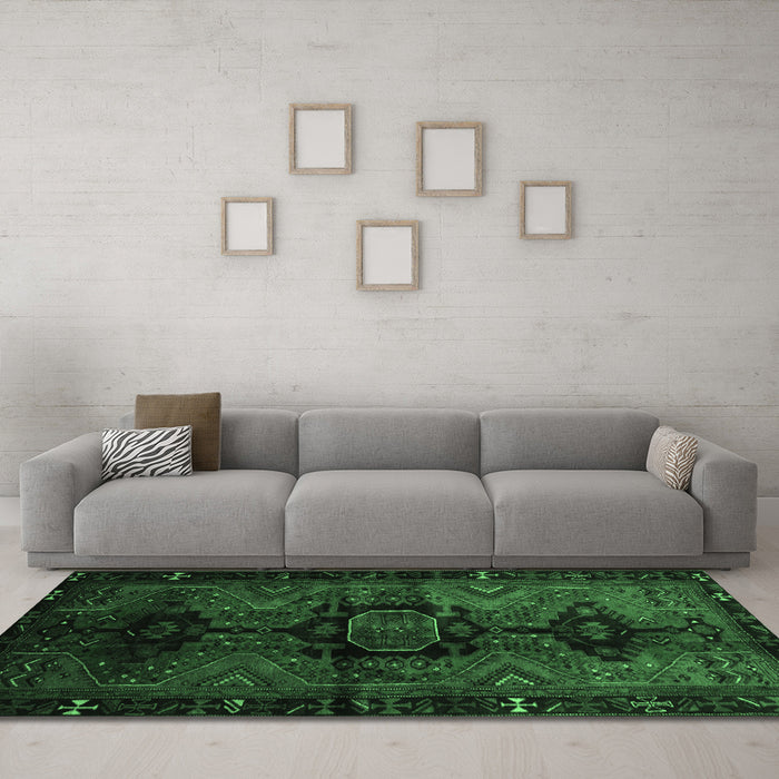 Machine Washable Persian Emerald Green Traditional Area Rugs in a Living Room,, wshtr3093emgrn