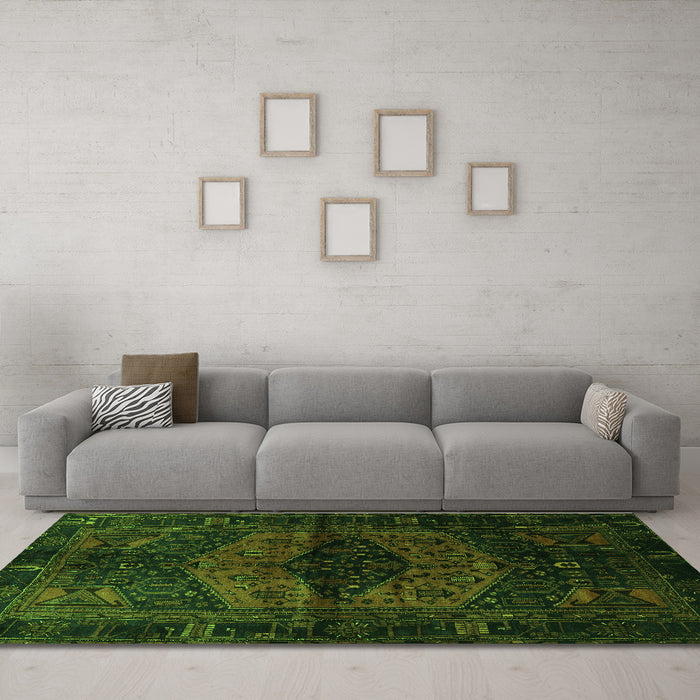 Machine Washable Persian Green Traditional Area Rugs in a Living Room,, wshtr3094grn