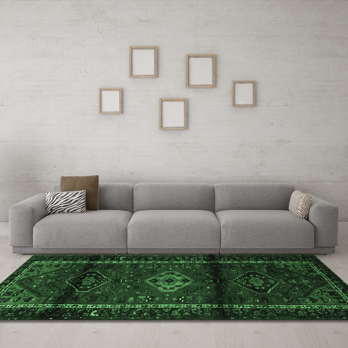 Machine Washable Persian Emerald Green Traditional Area Rugs in a Living Room,, wshtr3099emgrn